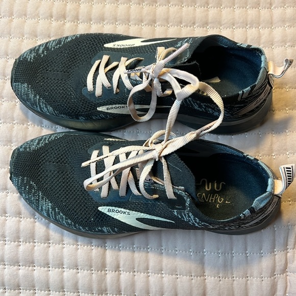 Brooks Levitate 4 Women’s 8 - Picture 3 of 4